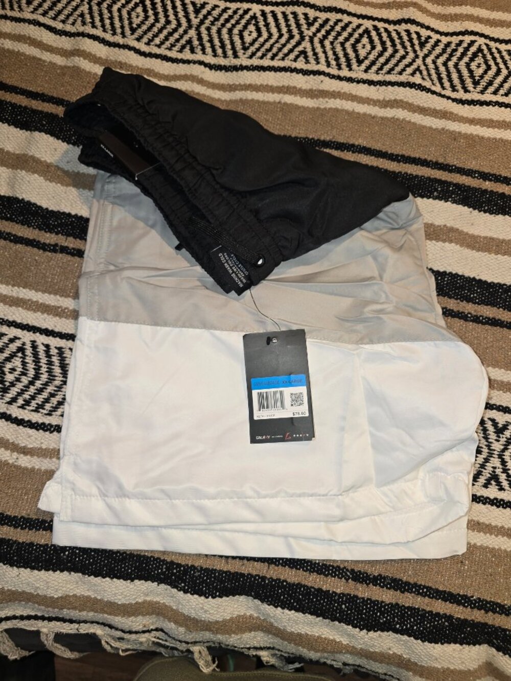 Shorts - Picture 3 of 4